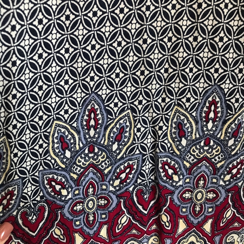Patterned Shift Dress - Picture 3 of 5